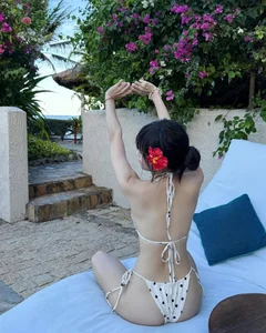 FAPtv Star Thuy Kieu Stuns Fans with New Summer Beach Photos - image 4