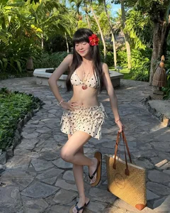 FAPtv Star Thuy Kieu Stuns Fans with New Summer Beach Photos - image 7
