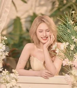 Vietnamese Influencer Xoài Non Sparks Remarriage Rumors: A Glimpse Into Her Life Post-Divorce - image 2
