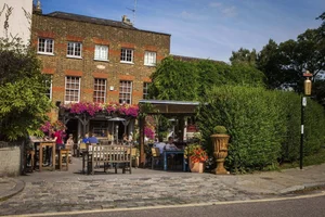 The Ultimate Swiftie Guide to London: 6 Iconic Locations for Taylor Swift Fans - image 4