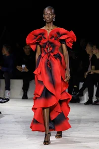 Elegant Rose-Inspired Fashion Trends: A Modern Take on Floral Elegance - image 2