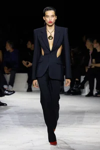 Elegant Rose-Inspired Fashion Trends: A Modern Take on Floral Elegance - image 6
