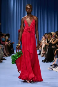 Elegant Rose-Inspired Fashion Trends: A Modern Take on Floral Elegance - image 9