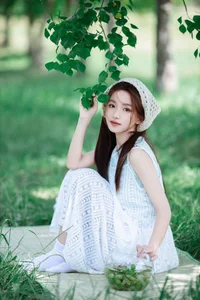 Yu Er's Graceful Portraits: A Visual Study in YiTuYu Art Language Vol.7178 - image 5