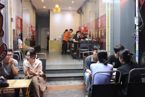 The Hype Behind Japanese Street Food: Why People Wait for These Famous Cakes - image 1