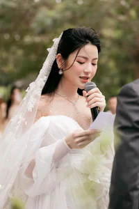 Inside the Lavish Wedding of Football Star Quang Hai and Chu Thanh Huyen: A Celebration and Big Baby Announcement - image 3