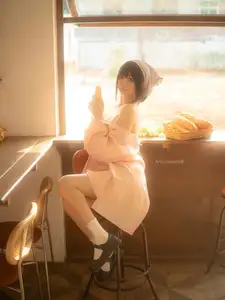 Discover the Sweet Charm of Coser NAGISA in New Photoshoot Part01: Adorable Moments in a Cozy Setting. - image 9