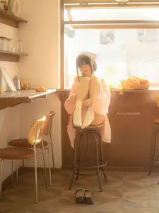 Discover the Sweet Charm of Coser NAGISA in New Photoshoot Part01: Adorable Moments in a Cozy Setting. - image 3
