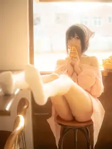 Discover the Sweet Charm of Coser NAGISA in New Photoshoot Part01: Adorable Moments in a Cozy Setting. - image 6