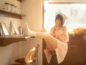Discover the Sweet Charm of Coser NAGISA in New Photoshoot Part01: Adorable Moments in a Cozy Setting. - image 2