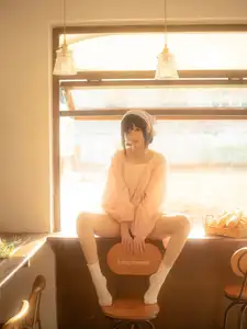 Discover the Sweet Charm of Coser NAGISA in New Photoshoot Part01: Adorable Moments in a Cozy Setting. - image 4