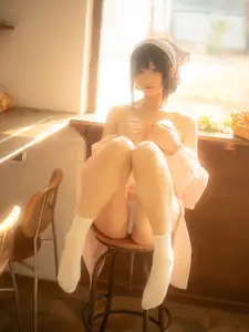 Discover the Sweet Charm of Coser NAGISA in New Photoshoot Part01: Adorable Moments in a Cozy Setting. - image 10