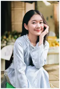 VGU No.193 Discover Youthful Charm: Radiant Smile of a Girl Amidst Fresh Fruit Market | 1000024596 - image 5