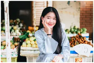VGU No.193 Discover Youthful Charm: Radiant Smile of a Girl Amidst Fresh Fruit Market | 1000024596 - image 14