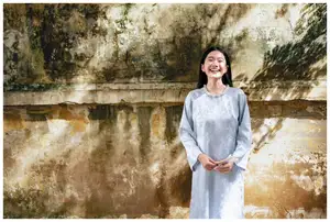 VGU No.193 Discover Youthful Charm: Radiant Smile of a Girl Amidst Fresh Fruit Market | 1000024596 - image 15