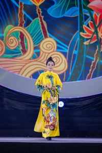 The Art of Elegance: Discovering the Co Linh Hand-Painted Ao Dai Collection by Designer Chau Loan - image 2