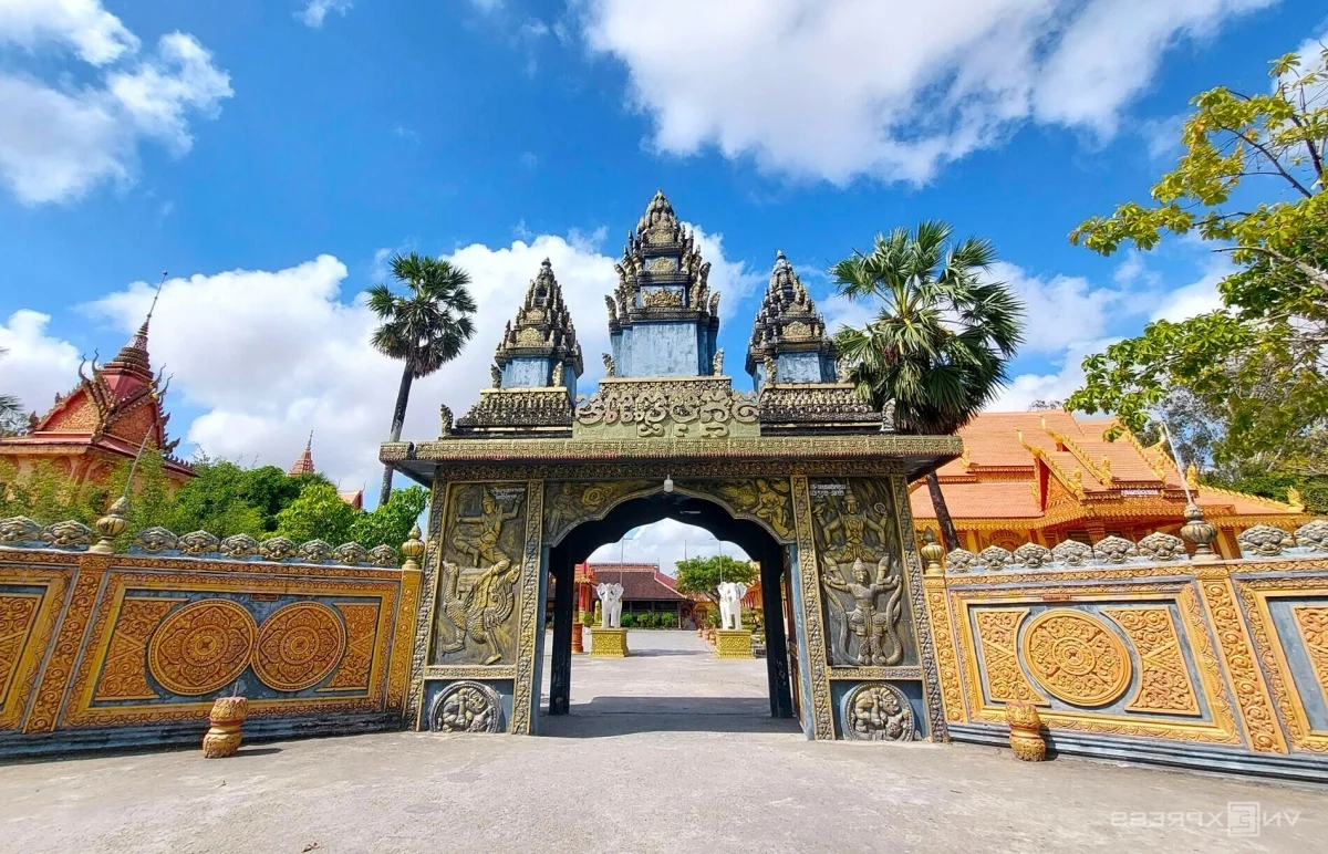 Exploring the Oldest Wooden Lecture Hall in Western Vietnam: A Cultural Gem