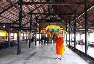 Exploring the Oldest Wooden Lecture Hall in Western Vietnam: A Cultural Gem - image 2