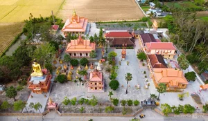 Exploring the Oldest Wooden Lecture Hall in Western Vietnam: A Cultural Gem - image 3