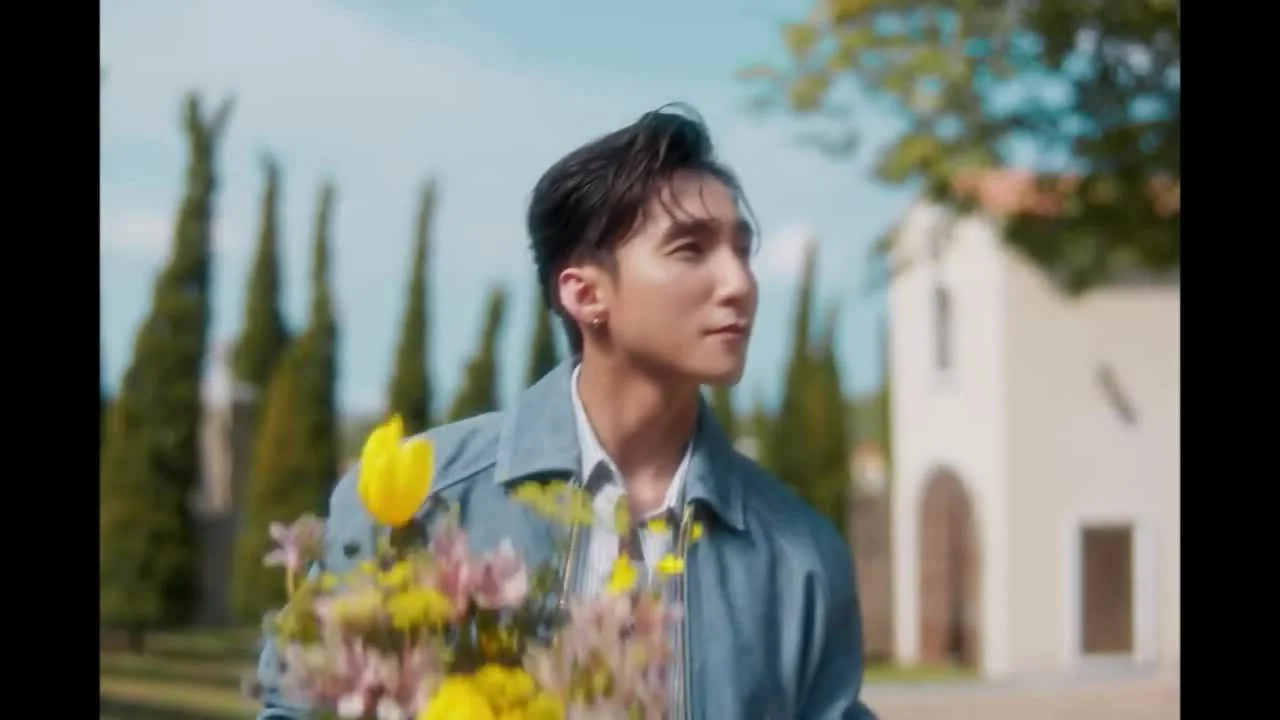 Thai Fashion Influence: The Chic Aesthetic of the Star in Son Tung M-TP's MV