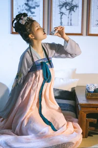 Lu Ba Sui: Hua Xiang Rong Exclusive 61-Picture Gallery - image 2