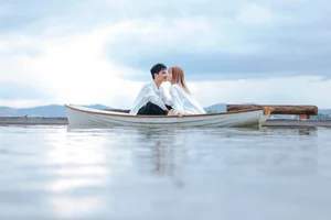 Inside the Happy Family Life of Comedian Mac Van Khoa and His Wife - image 5