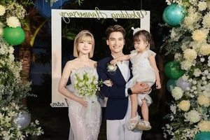 Inside the Happy Family Life of Comedian Mac Van Khoa and His Wife - image 0