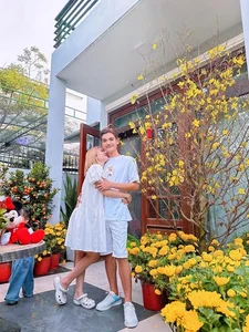 Inside the Happy Family Life of Comedian Mac Van Khoa and His Wife - image 1