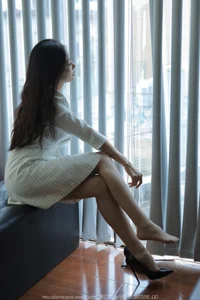 IESS No.1664 Featuring Xiao Jin: A Study in Professional Grace - image 5