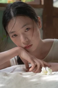 Cinematic Elegance: An Emotional Indoor Journey with Cai Jing Fan - image 0