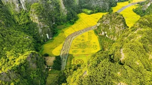 Discover Ninh Binh: Over 300,000 Tourists Flock to Vietnam’s Stunning Tourism Week - image 1