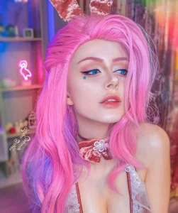 Viral Cosplay Gallery: Social Media Star with 1 Million Followers Amazes Fans - image 8
