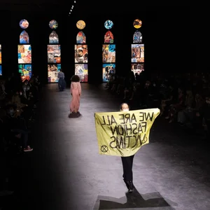 Professionalism Under Pressure: How Supermodels Handle Runway Disruptions - image 5