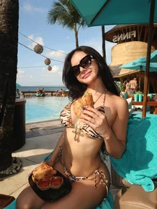 Tiktoker Xuan Ca: Bold Fashion and Unique Patterns Define Her Viral Style - image 5
