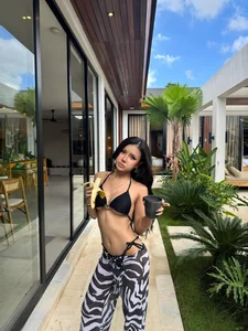 Tiktoker Xuan Ca: Bold Fashion and Unique Patterns Define Her Viral Style - image 7