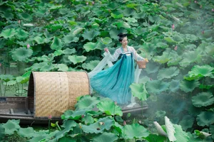 Mu Ge in YiTuYu Art Language Vol.7066: Artistic Portrait Series - image 3
