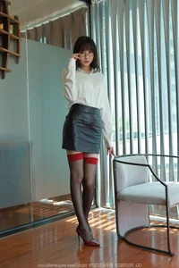 Elegant Urban Style: IESS Chiness Model Tuan Tuan in SXJ No.1863 Collection - image 75