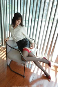 Elegant Urban Style: IESS Chiness Model Tuan Tuan in SXJ No.1863 Collection - image 68