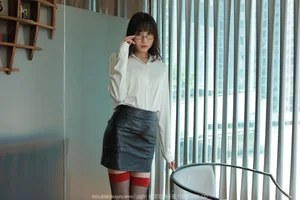 Elegant Urban Style: IESS Chiness Model Tuan Tuan in SXJ No.1863 Collection - image 27