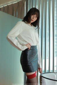 Elegant Urban Style: IESS Chiness Model Tuan Tuan in SXJ No.1863 Collection - image 63