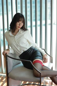 Elegant Urban Style: IESS Chiness Model Tuan Tuan in SXJ No.1863 Collection - image 56