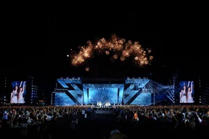 Spectacular Highlights and Unforgettable Performances from the Sisters Who Make Waves Concert - image 1