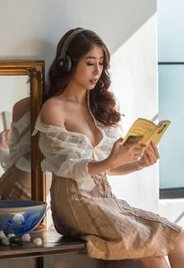 Stunning Glamour Photography: Exploring the Art of Bold and Captivating Portraits - image 13