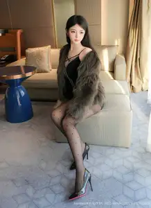 XiuRen No.10045 You Jiang: Elegant Allure in Chic Black Fashion - image 8