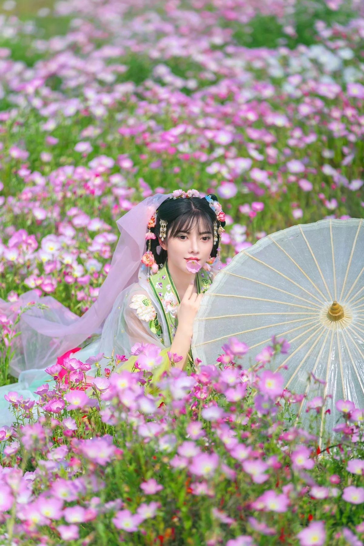 Modern Visuals: YiTuYu Art Language Vol.4432 Featuring Xiao Xing Xing