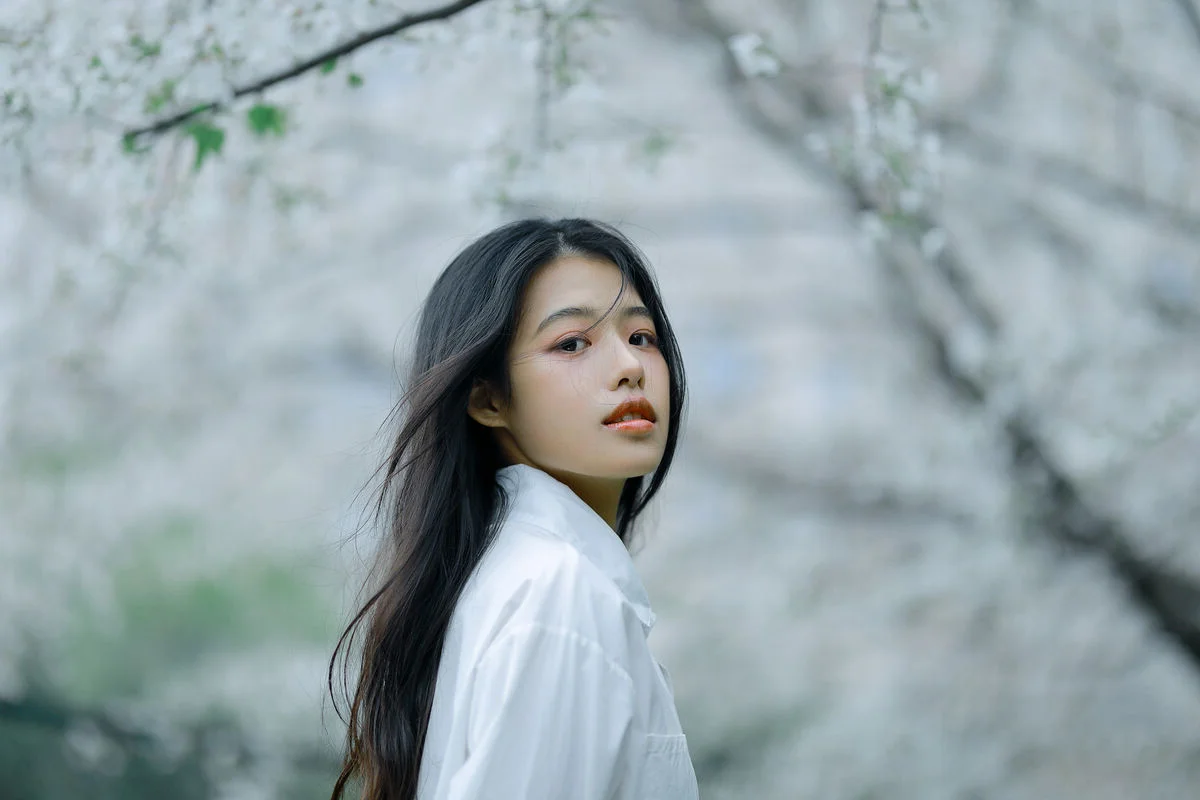 Long Xing Er: Graceful Cherry Blossom Muse – YiTuYu Vol.8741 Poetic Portrait