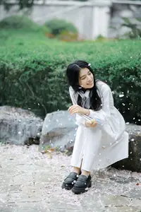 Long Xing Er: Graceful Cherry Blossom Muse – YiTuYu Vol.8741 Poetic Portrait - image 20