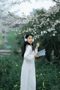 Long Xing Er: Graceful Cherry Blossom Muse – YiTuYu Vol.8741 Poetic Portrait - image 16