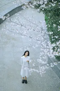 Long Xing Er: Graceful Cherry Blossom Muse – YiTuYu Vol.8741 Poetic Portrait - image 4
