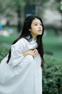 Long Xing Er: Graceful Cherry Blossom Muse – YiTuYu Vol.8741 Poetic Portrait - image 8